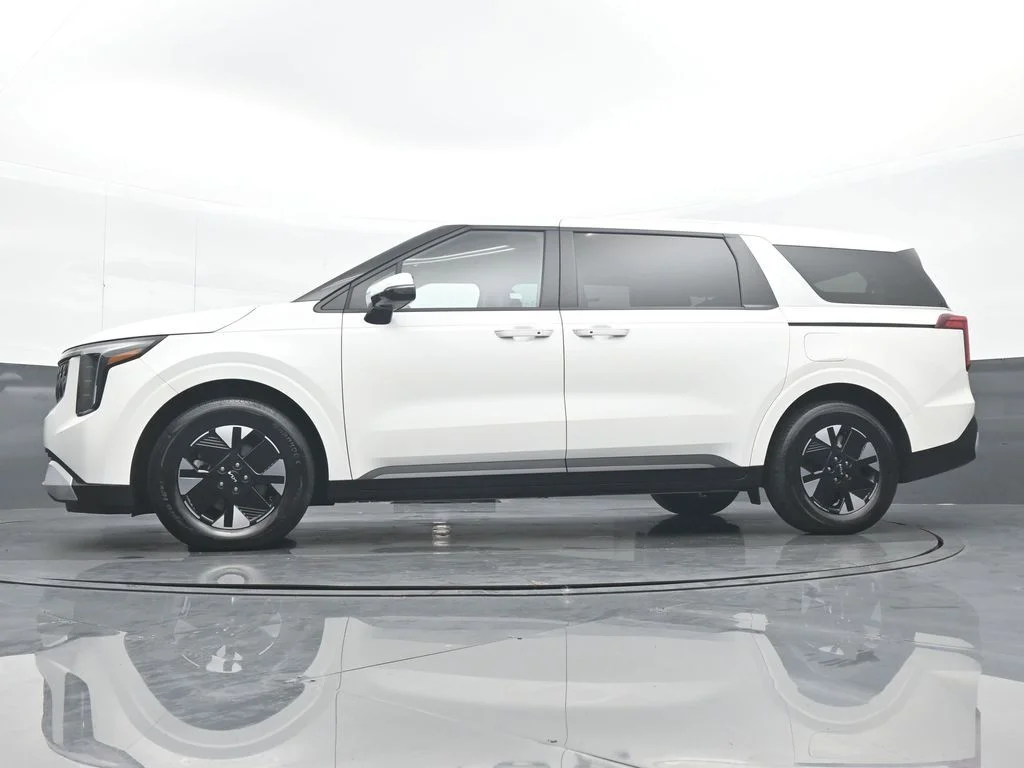 Used 2026 White Kia LXS image 29