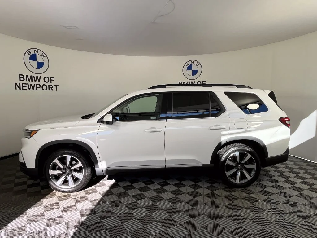 Used 2024 Platinum White Pearl Honda Touring image 13