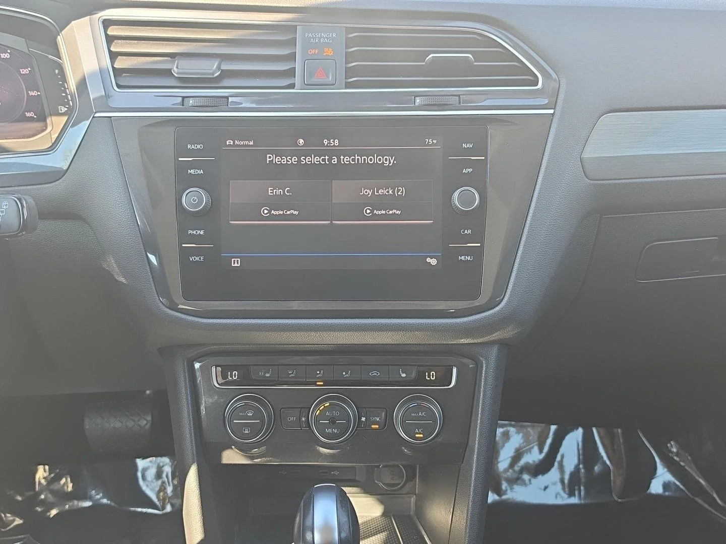 Used 2021  Volkswagen SEL image 17