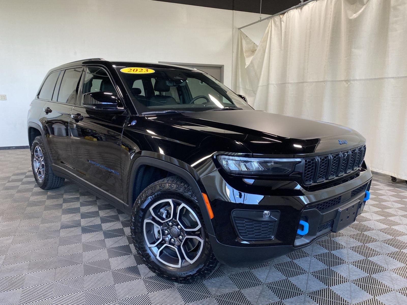 Used 2023 Diamond Black Crystal Pearlcoa Jeep Trailhawk 4xe image 1