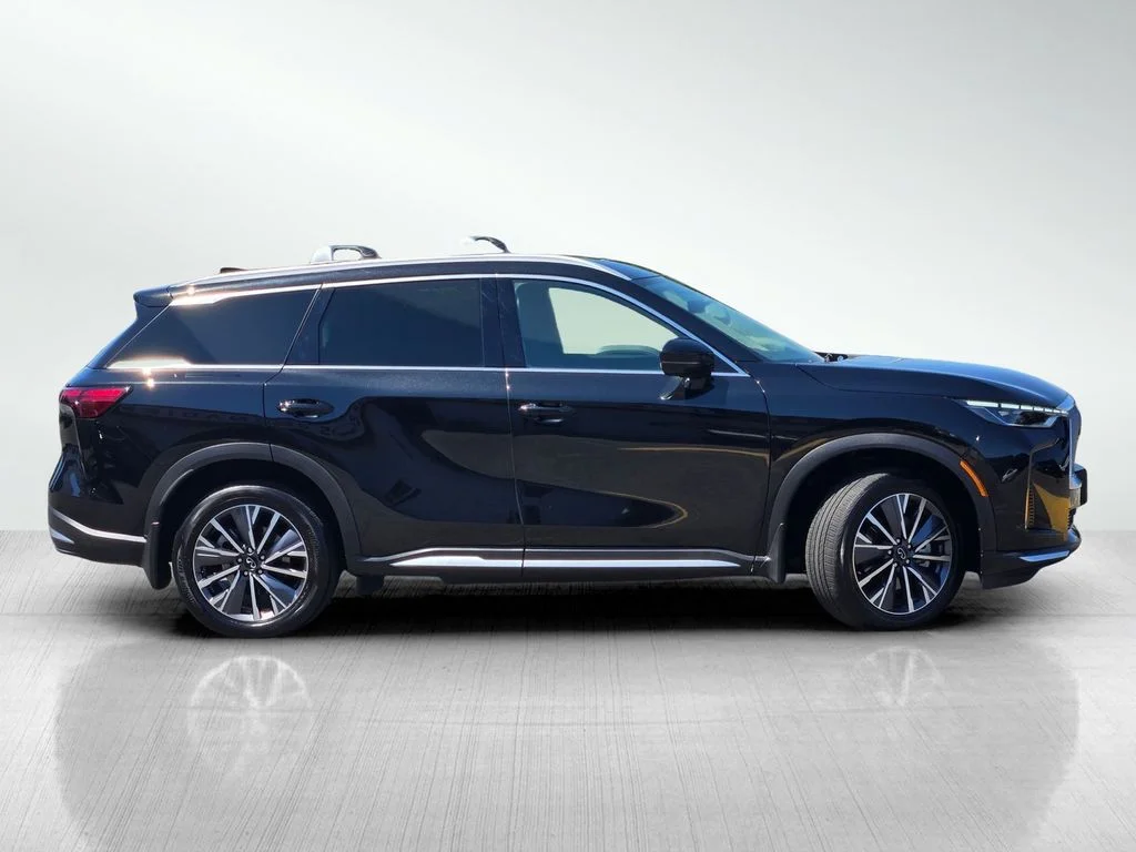 Used 2026 Mineral INFINITI LUXE image 3