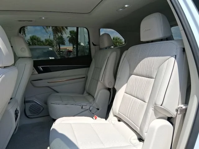 New 2026 Iridescent White Tricoat Buick Avenir image 17