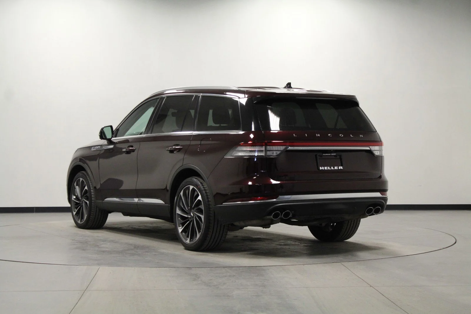 Used 2022 Burgundy Velvet Metallic Tinted Clearcoat Lincoln Reserve image 6