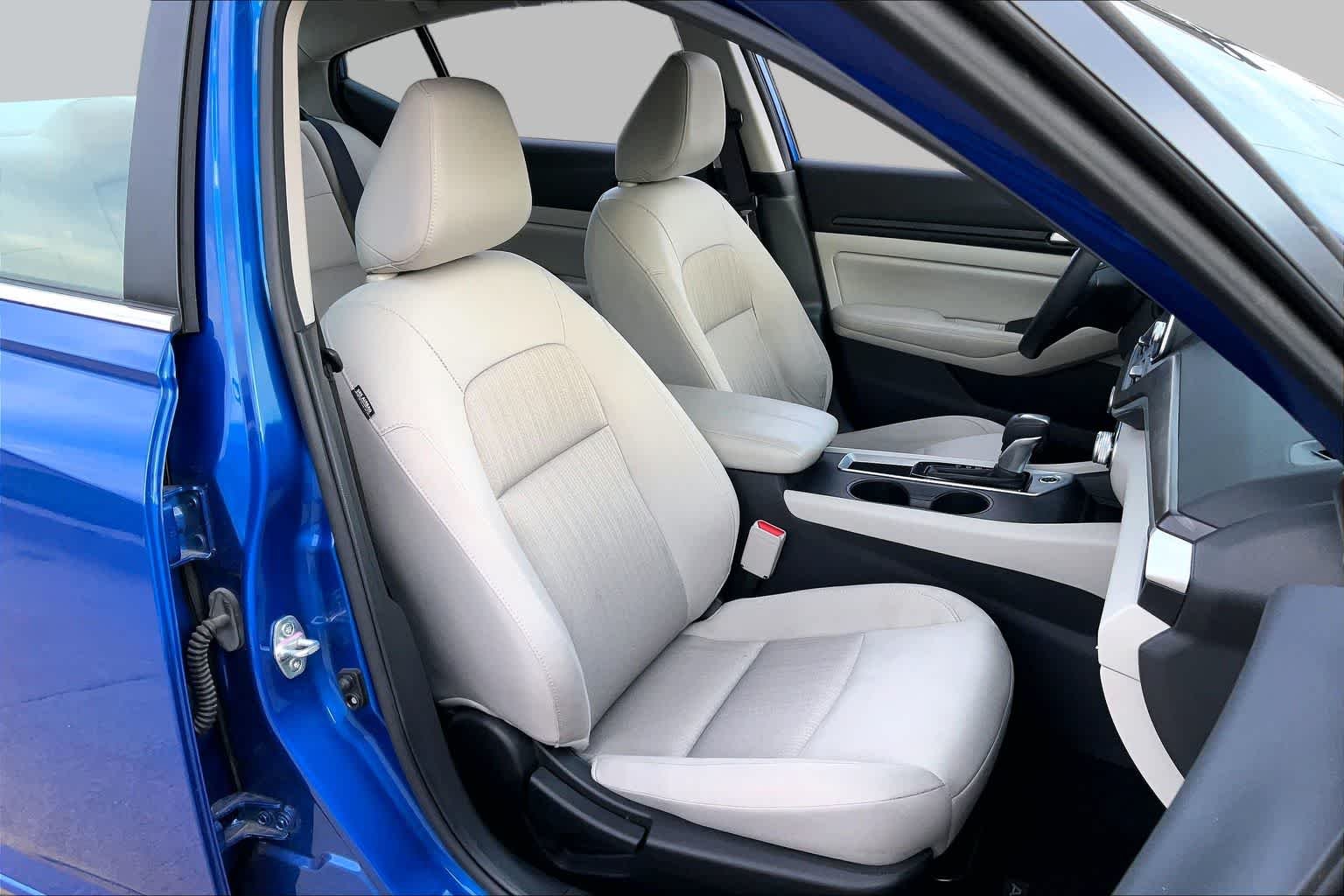 Used 2025 Bluestone Pearl Nissan SV image 8