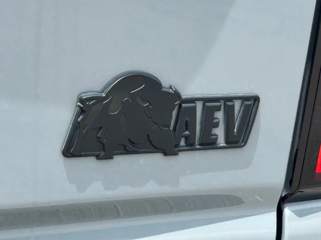 Certified Used 2025 Slate Gray Metallic Chevrolet ZR2 image 28