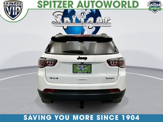 Used 2022 White Jeep Latitude image 8