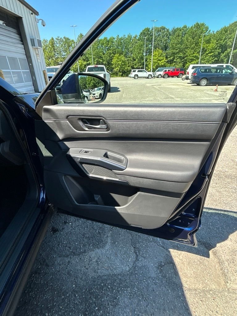 Used 2025 Blue Nissan SV image 17