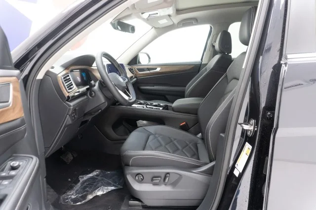 New 2026 Deep Black Pearl Volkswagen 2.0T SE w/Technology image 16