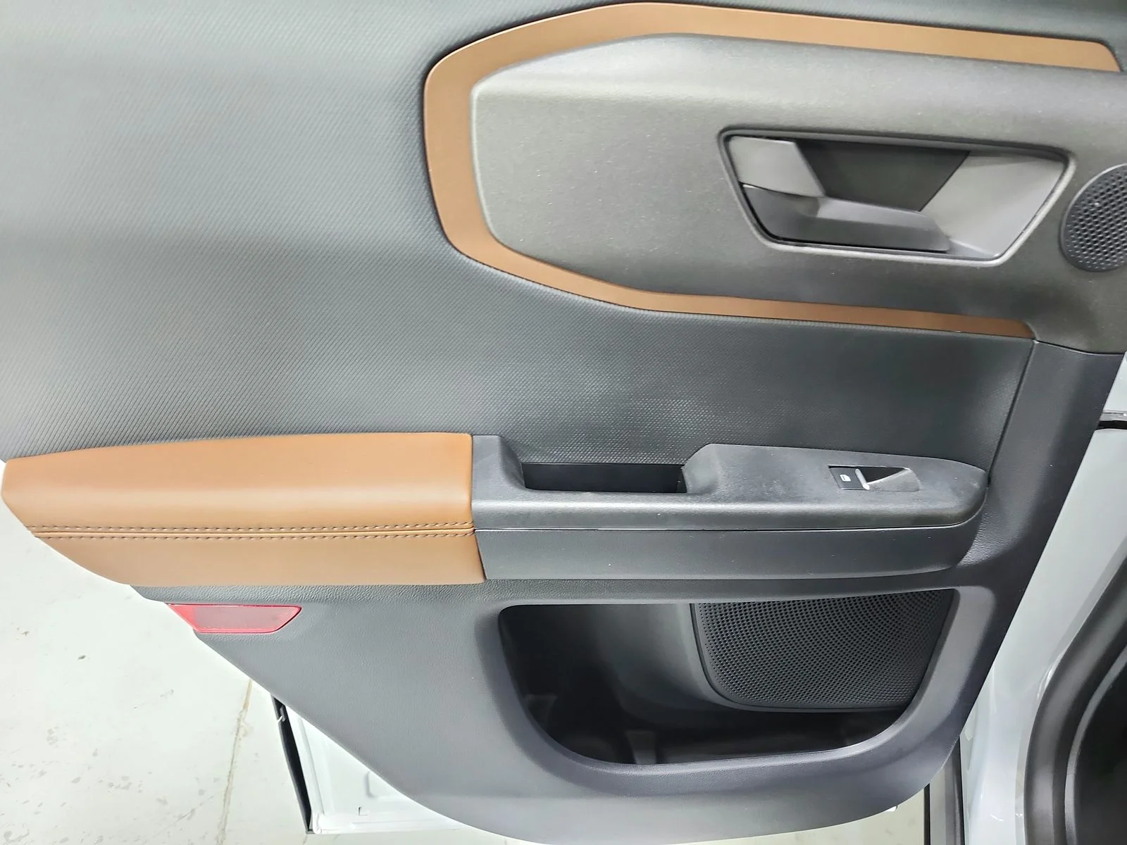 New 2026 Space White Metallic Ford Outer Banks® image 39