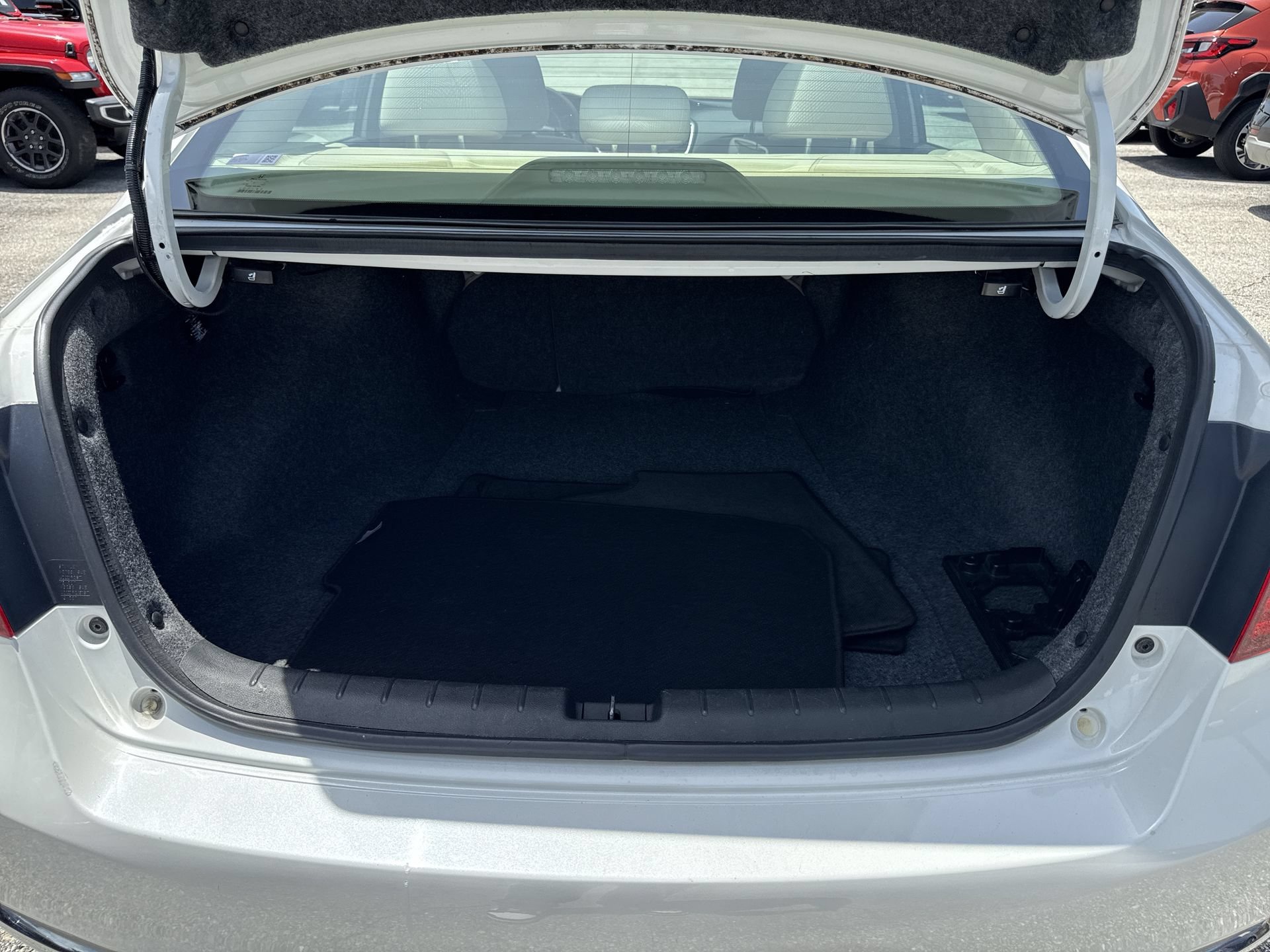Used 2017 White Honda EX image 13