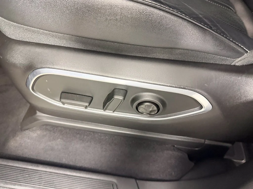 Certified Used 2024 Silver Jeep Base image 22