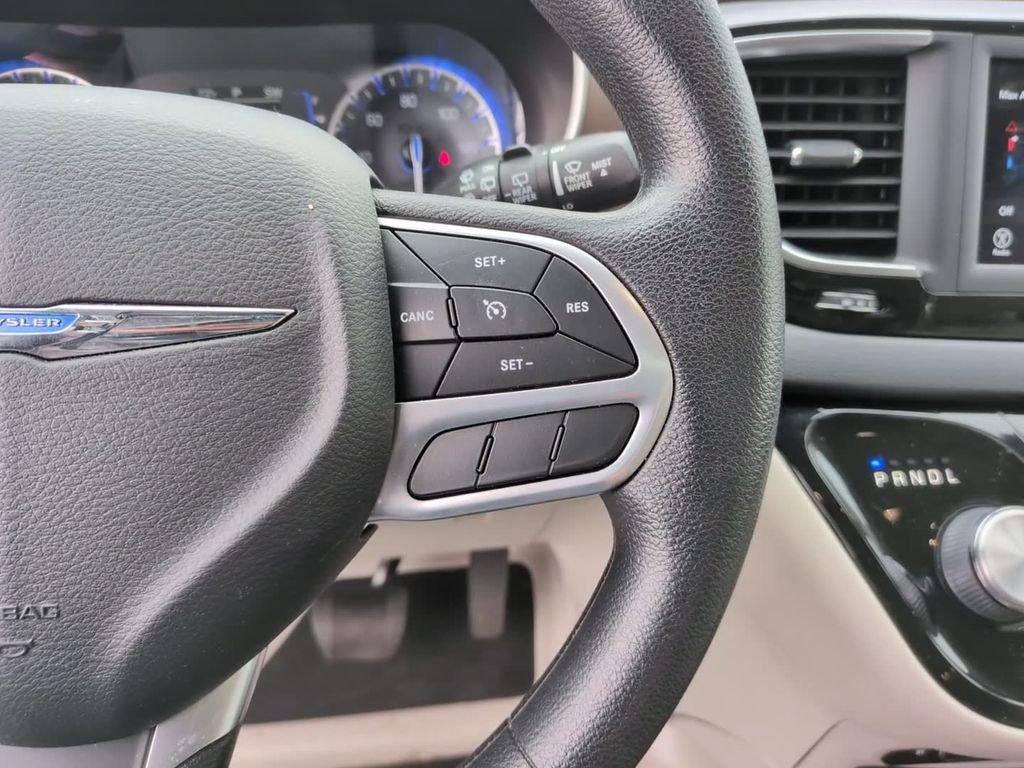 Used 2021 White Chrysler LXI image 20