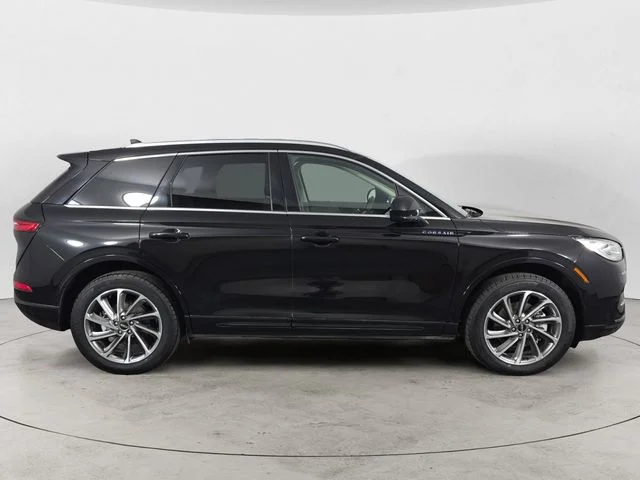 Used 2024 Black Metallic Lincoln Grand Touring image 4