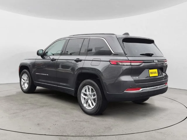Used 2025 Gray Jeep Laredo X image 7