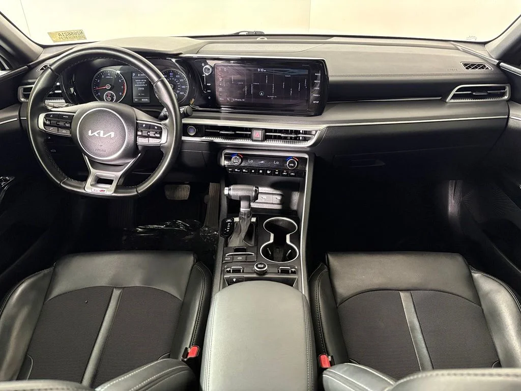 Used 2022 White Kia GT-Line image 36