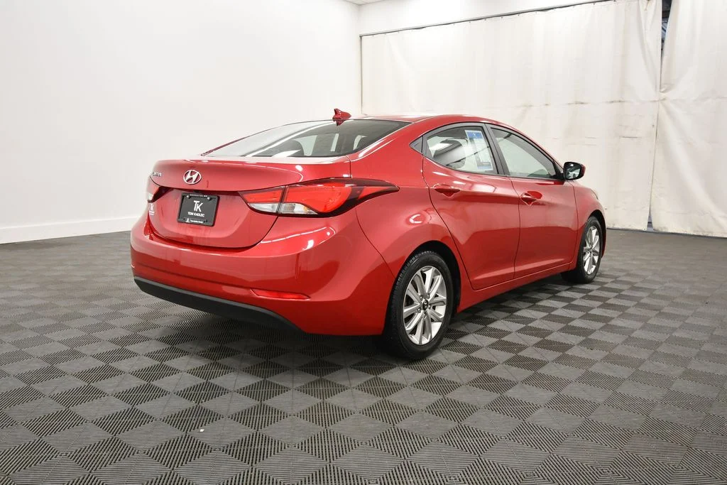 Used 2016 Red Hyundai SE image 7