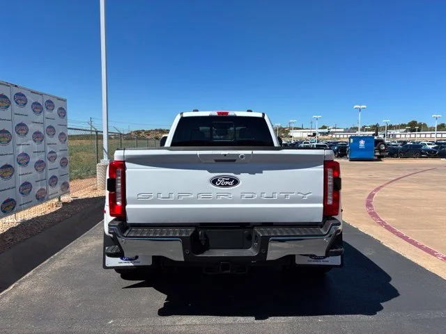 New 2027 Oxford White Ford XLT image 5