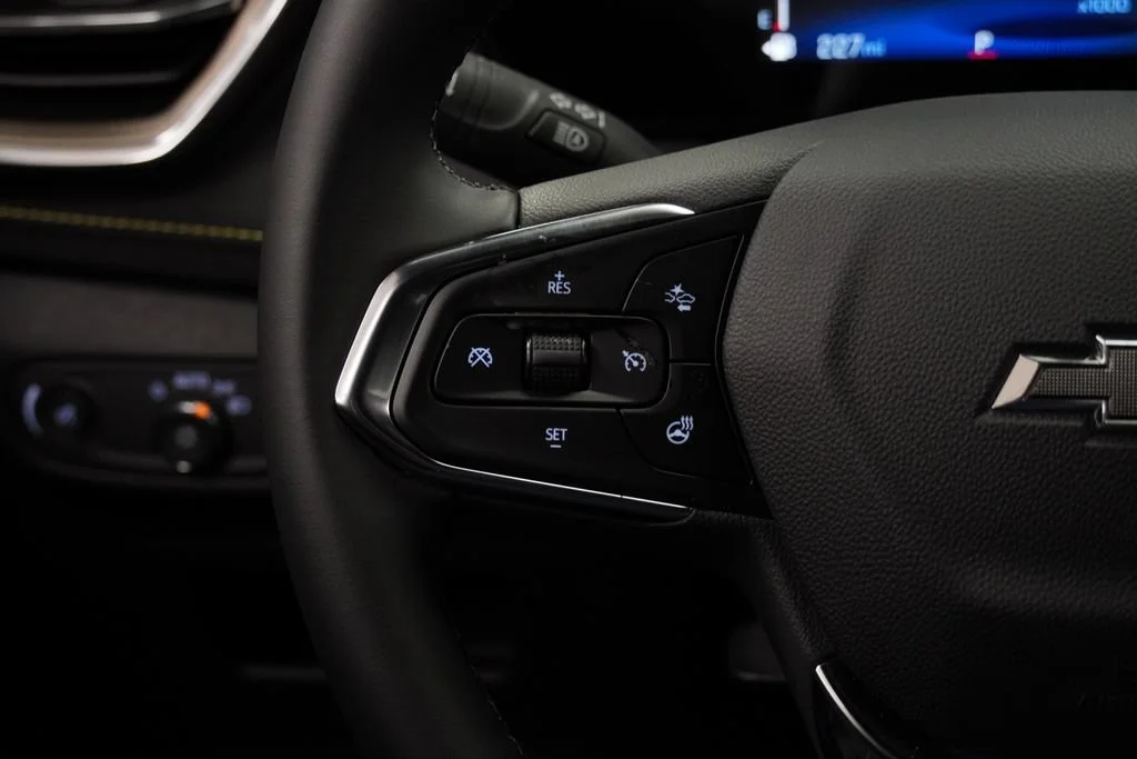 New 2026 Mosaic Black Metallic Chevrolet ACTIV image 19