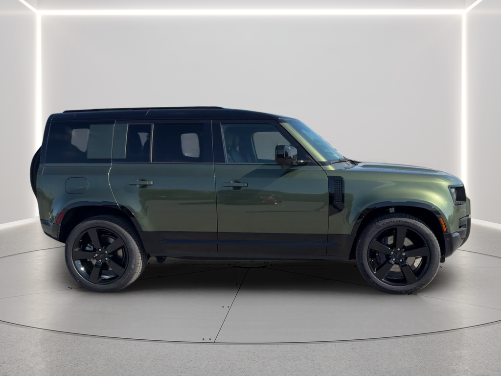 New 2026 Woolstone Green Land Rover X-Dynamic SE image 4