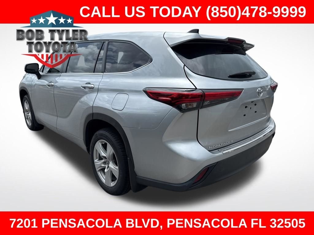 2023 Toyota Highlander L FWD's photo