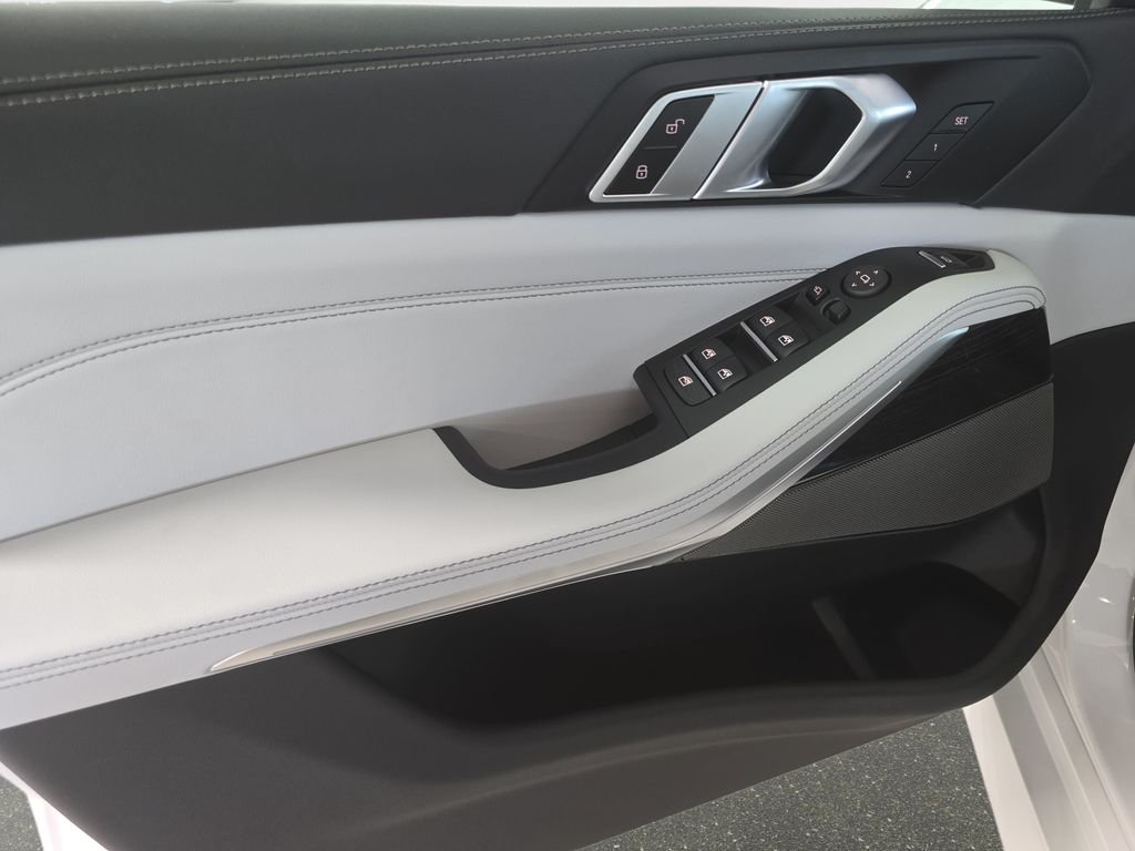 New 2026 Mineral White Metallic BMW sDrive40i image 14