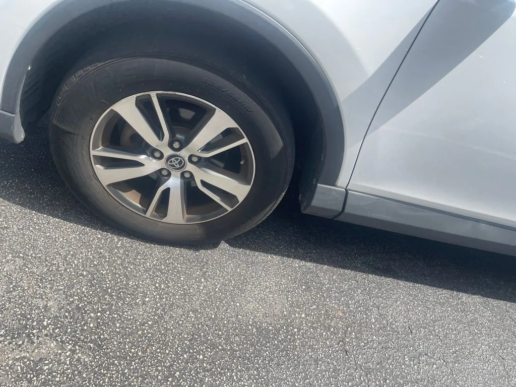 Used 2016 White Toyota XLE image 4