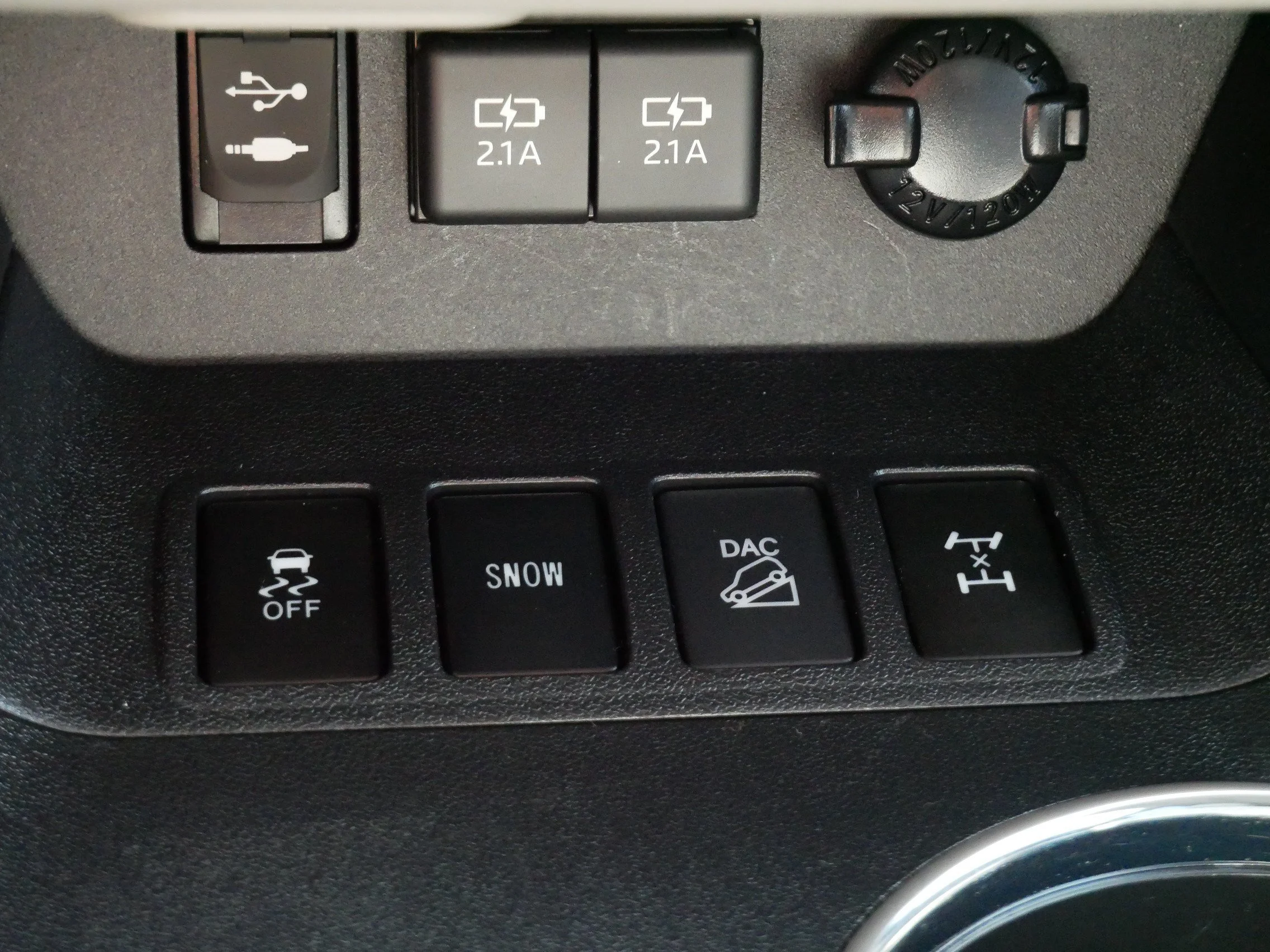 Used 2019 Celestial Silver Metallic Toyota XLE image 28