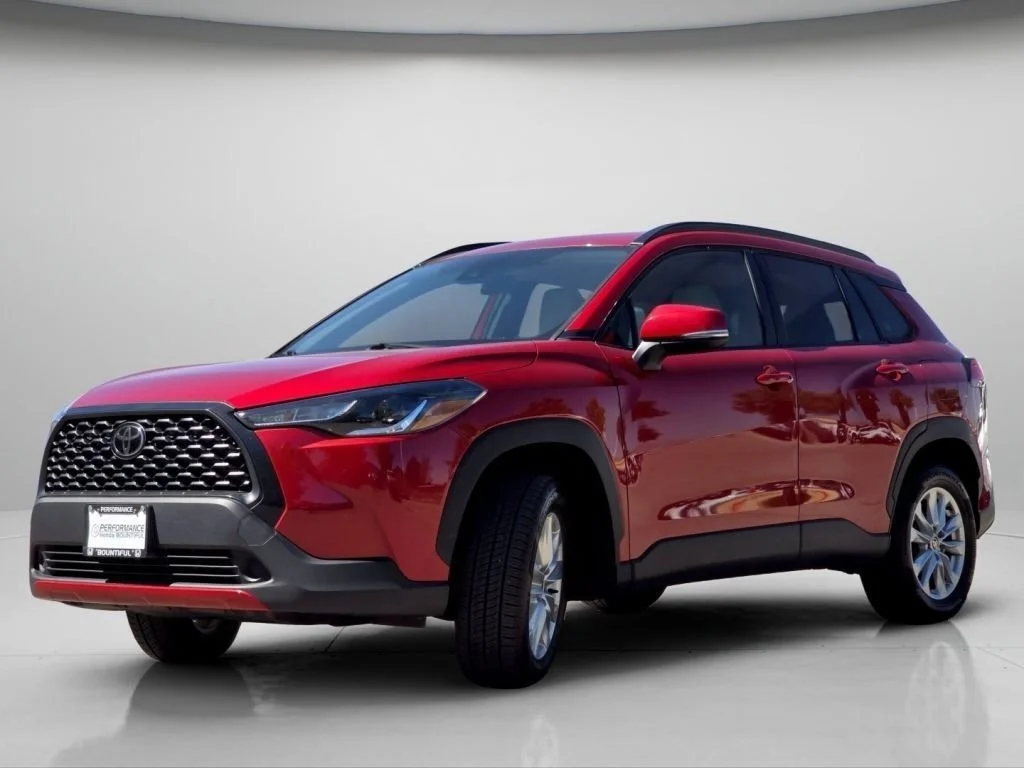 Used 2022 Barcelona Red Metallic Toyota LE image 18