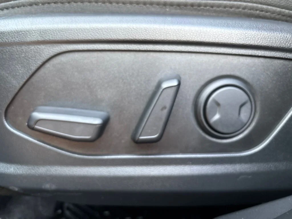 Used 2025 Green Hyundai Limited image 18
