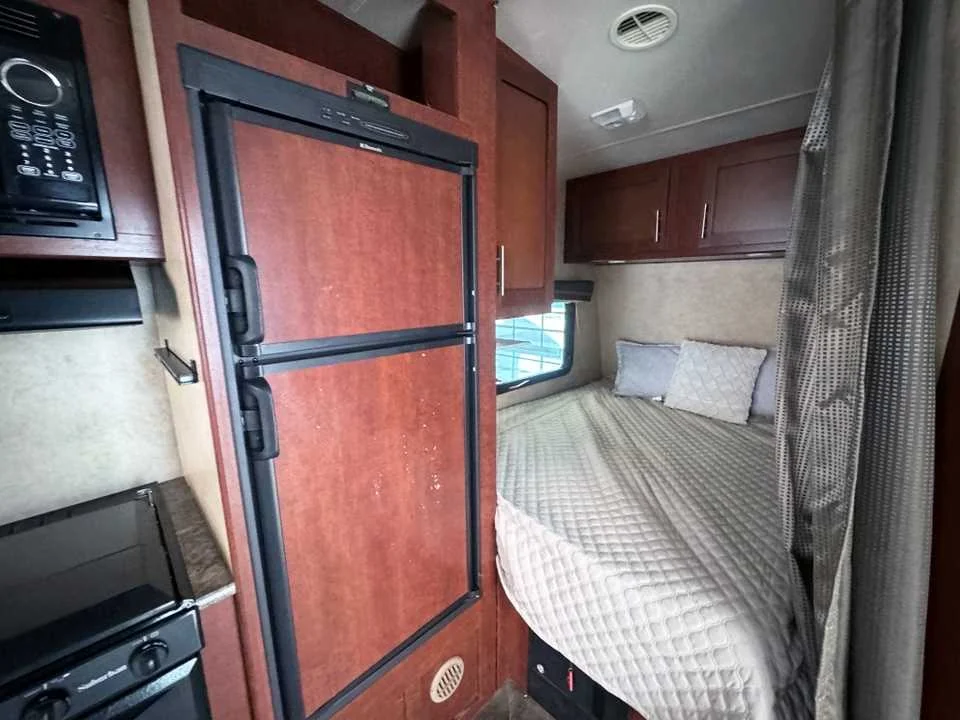Used 2015  FOREST RIVER  image 9