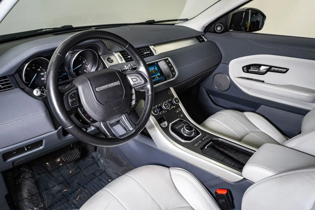 Used 2017 Fuji White Land Rover  image 19