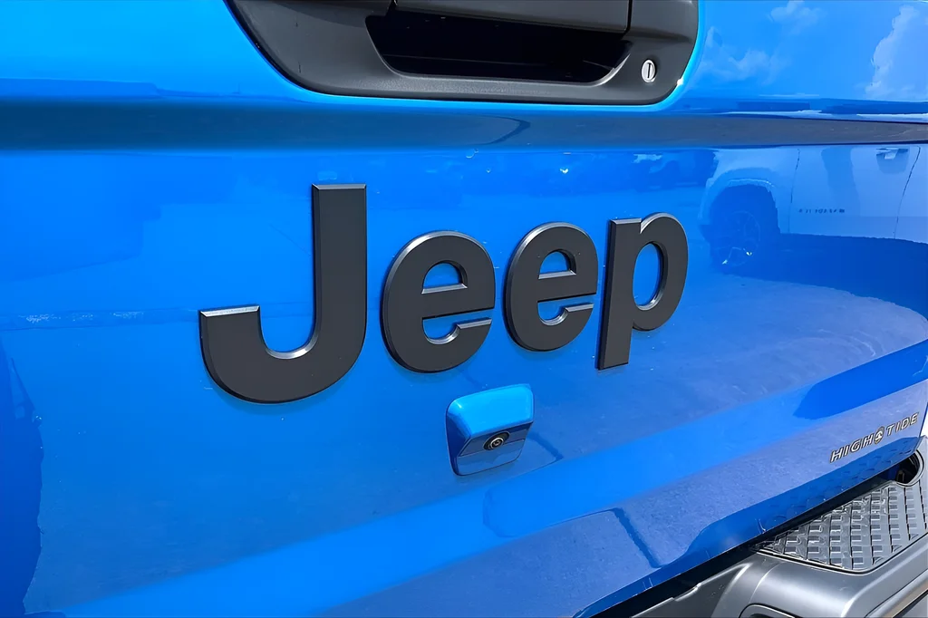 New 2025 Hydro Blue Pearlcoat Jeep High Tide image 15