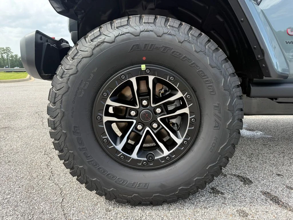 New 2026 Anvil Clear-Coat Exterior Paint Jeep Rubicon image 25