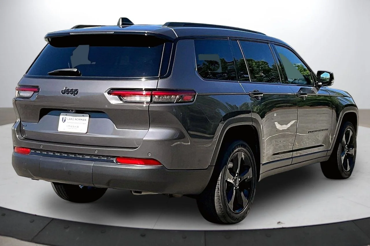 Used 2021 Gray Jeep Altitude image 9