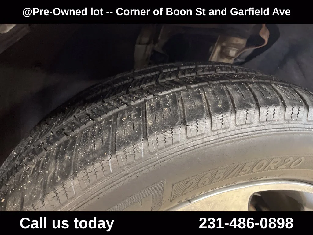 Used 2016 Gray Jeep Limited image 23