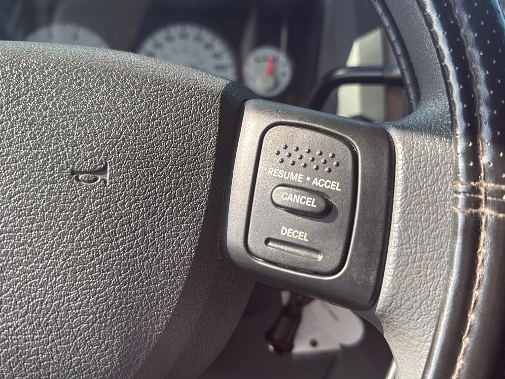 Used 2008 Gray Dodge SLT image 16