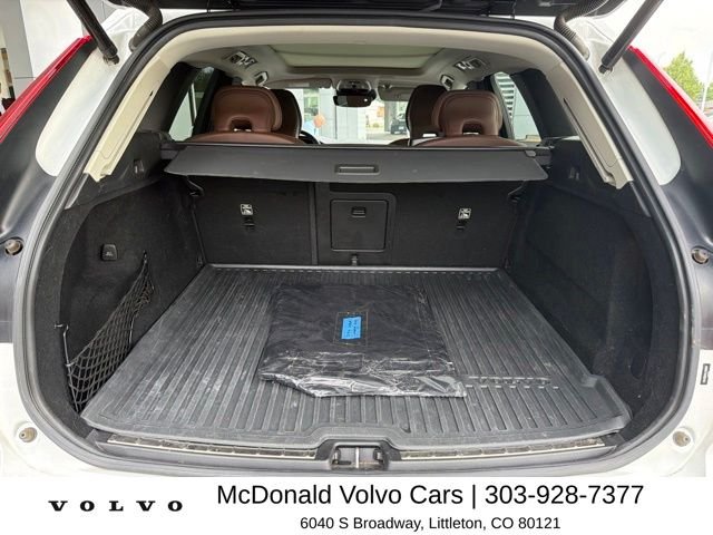 Used 2020 White Volvo T5 Momentum image 11