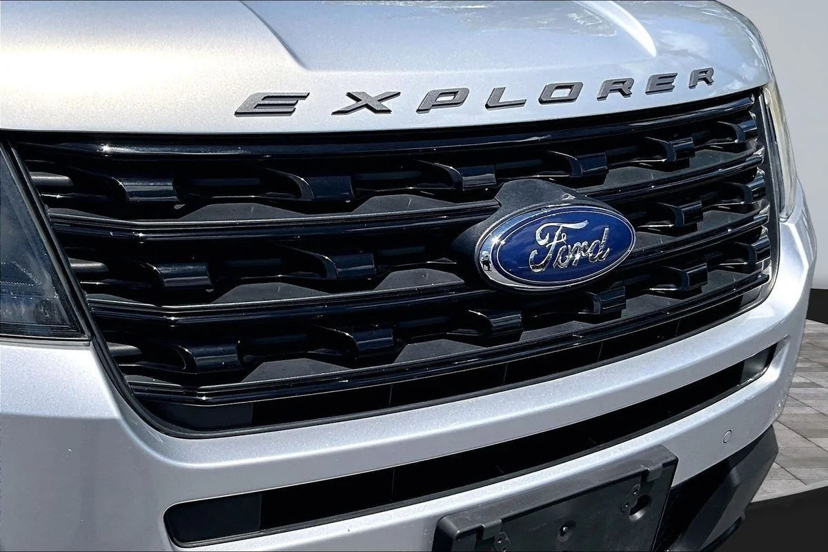 Used 2017  Ford Sport image 36