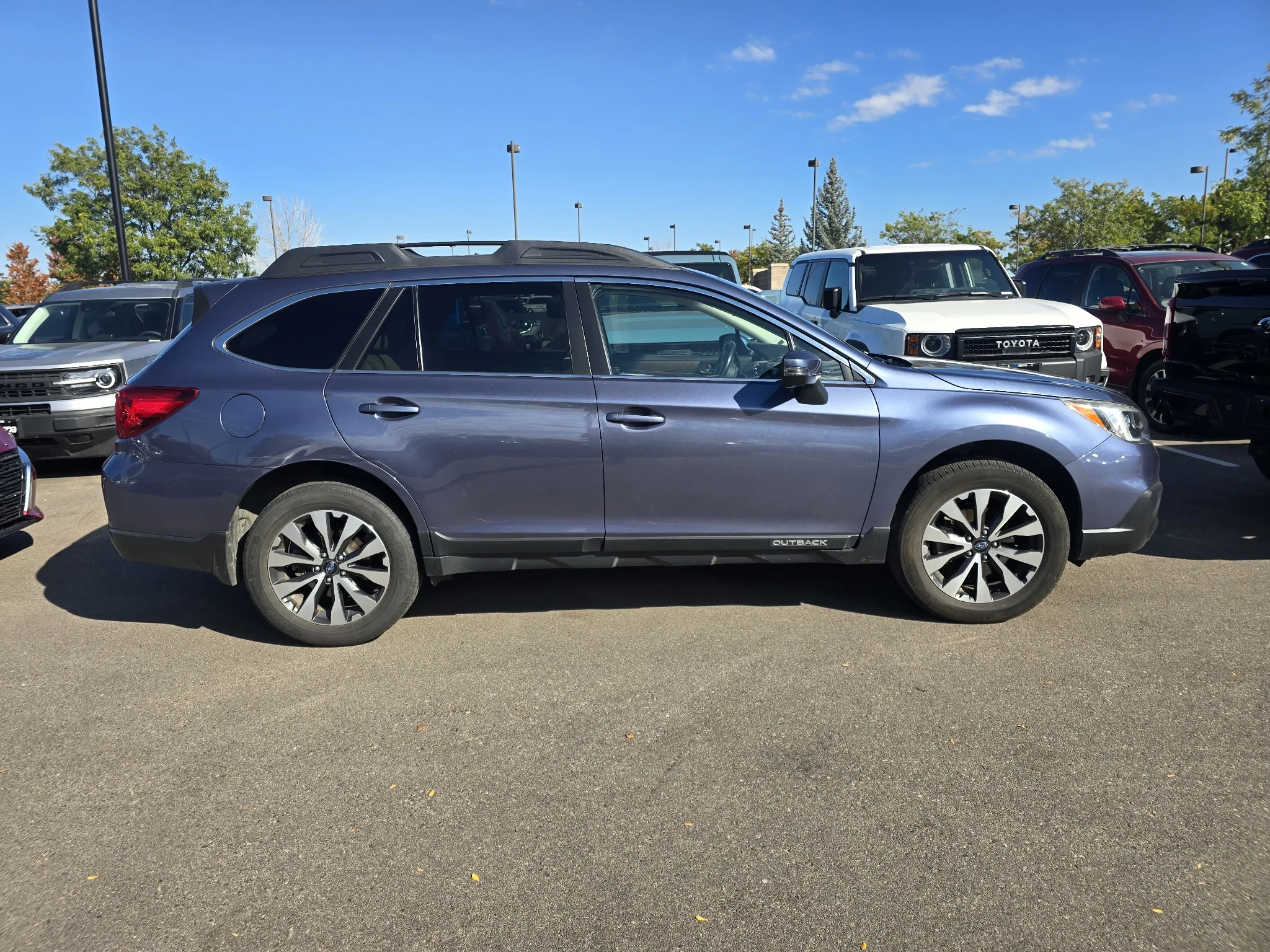 Used 2017 Twilight Blue Metallic Subaru Limited image 17