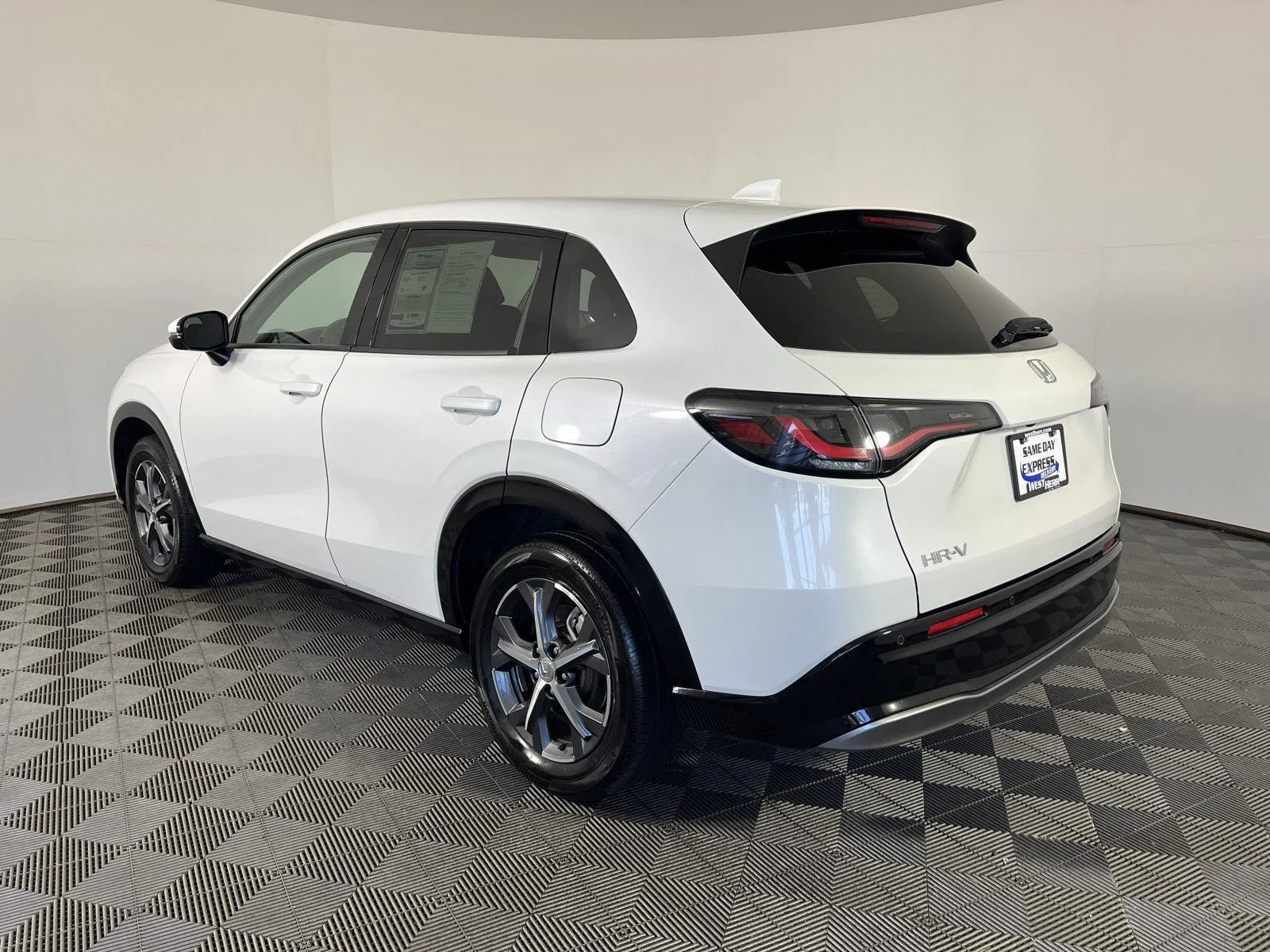 Used 2025 Platinum White Pearl Honda EX-L image 5