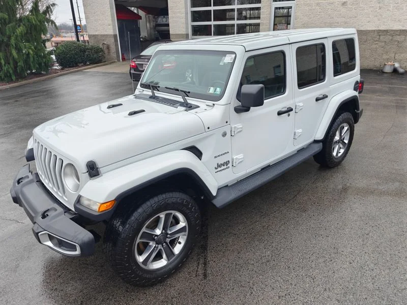 Used 2019 White Jeep Unlimited Sahara image 9