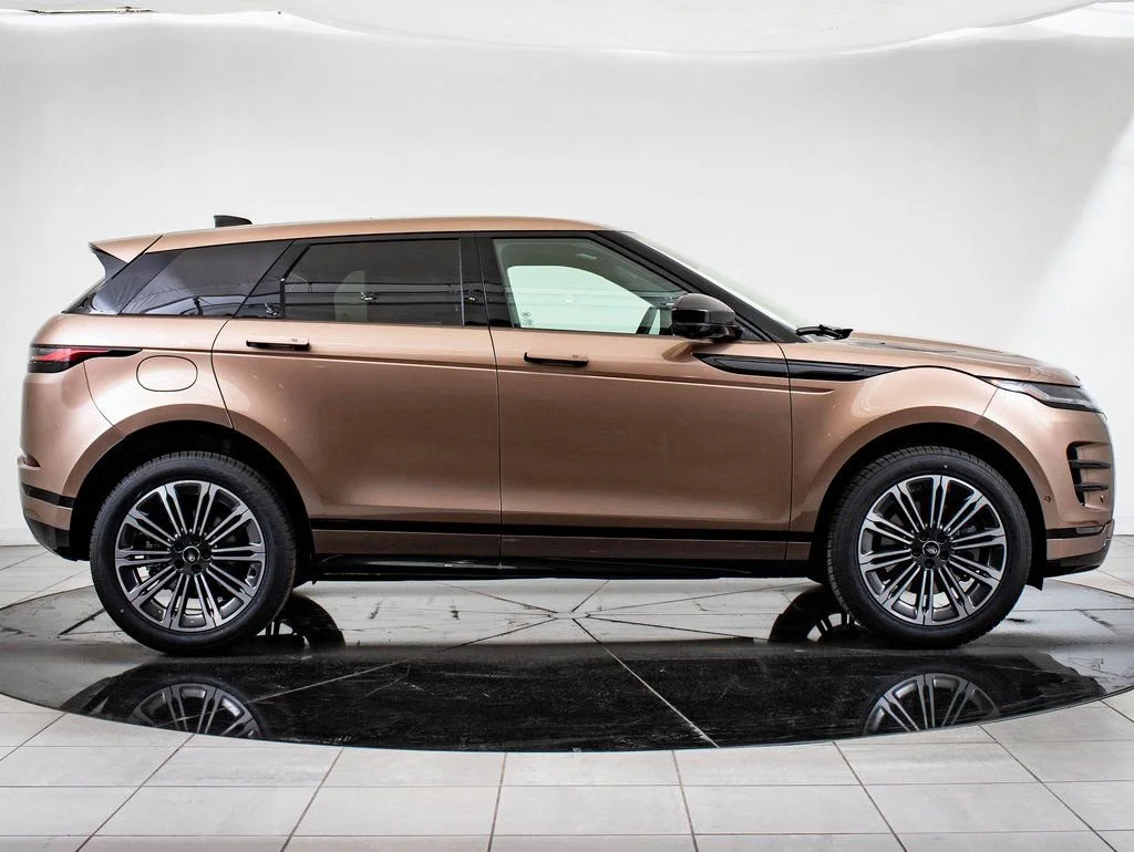 Used 2026 Bronze Land Rover Dynamic image 11
