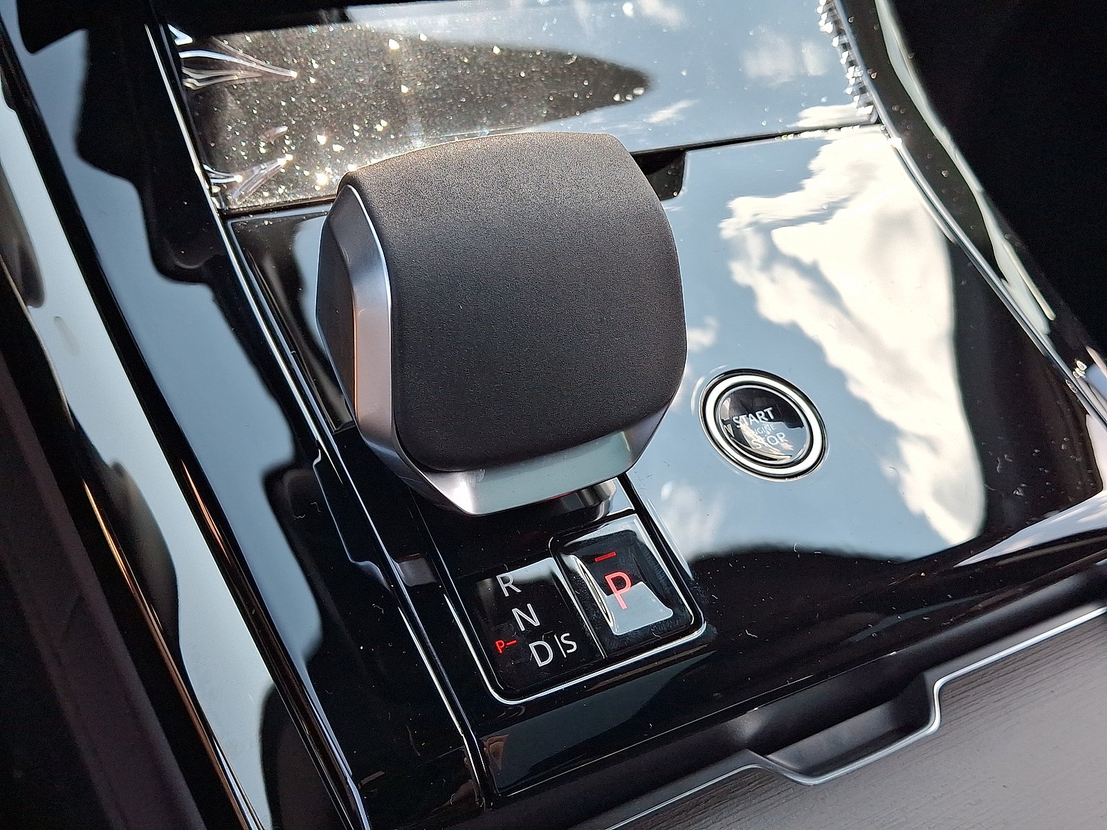 New 2026 Fuji White - 1AA Land Rover P400 Dynamic SE image 11