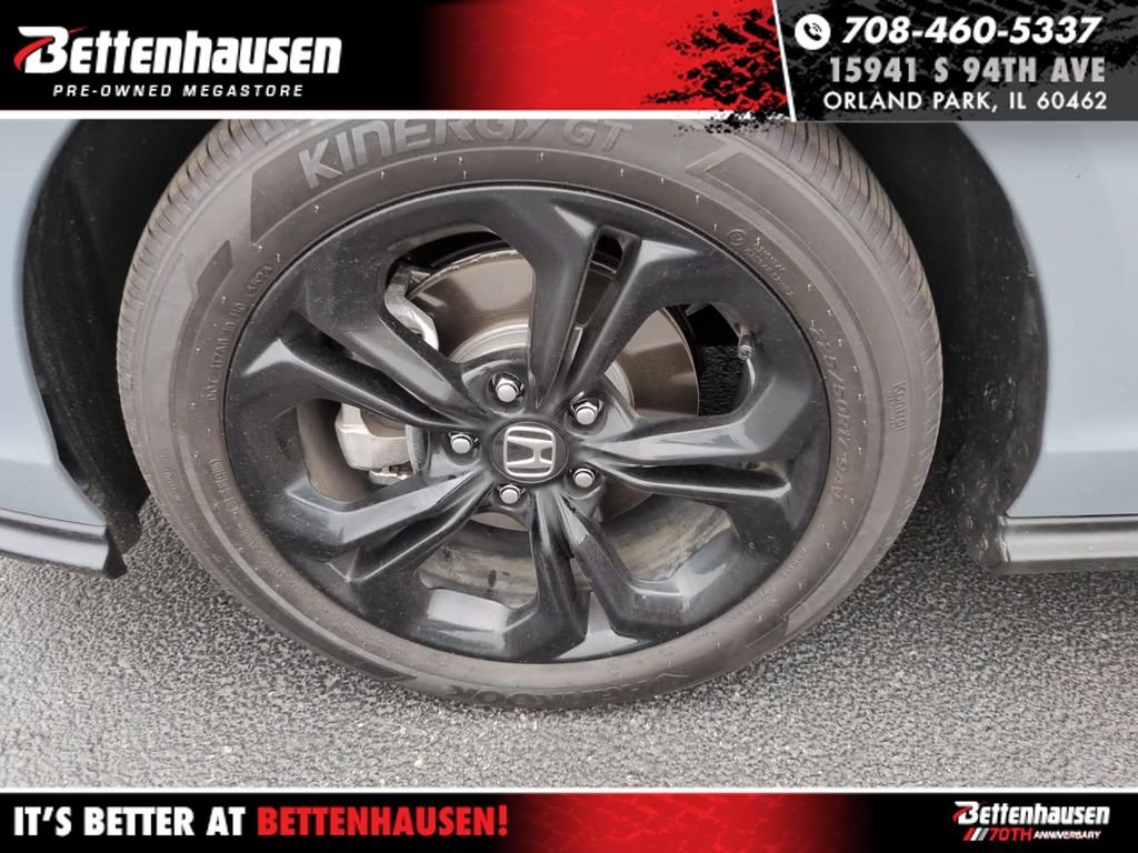 Used 2025 Gray Honda SE image 13