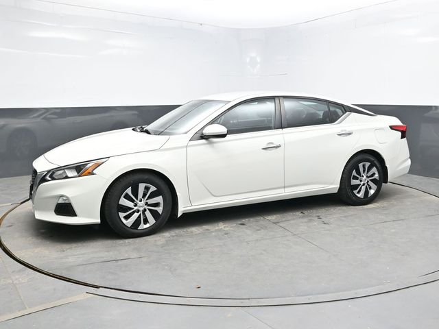 Used 2020 White Nissan 2.5 S image 3
