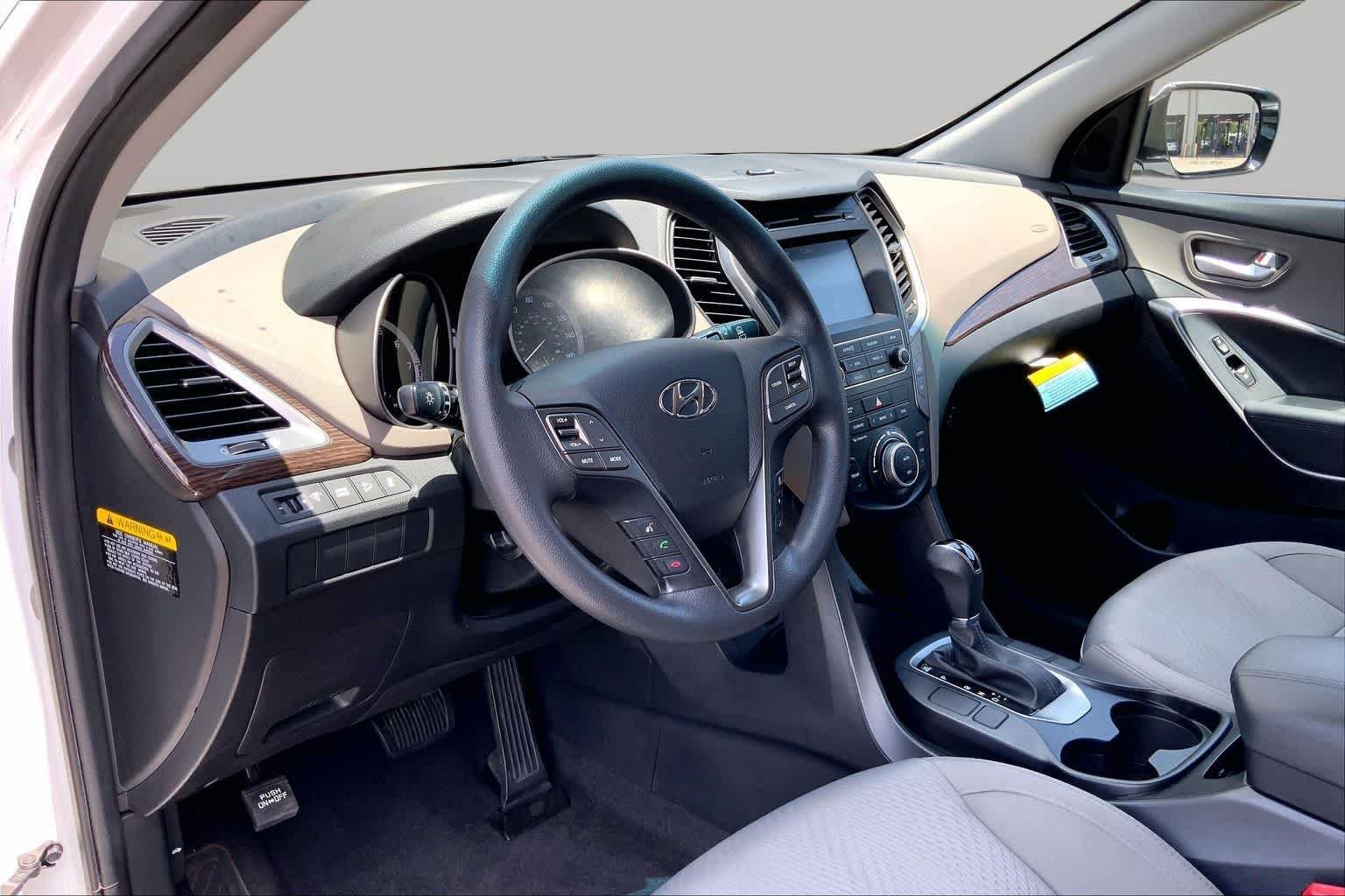 Used 2017 Frost White Pearl Hyundai 2.4L image 17