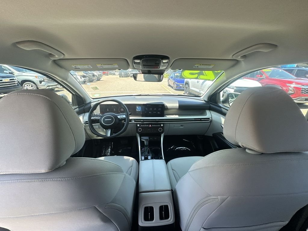 Used 2025 White Hyundai SEL image 26