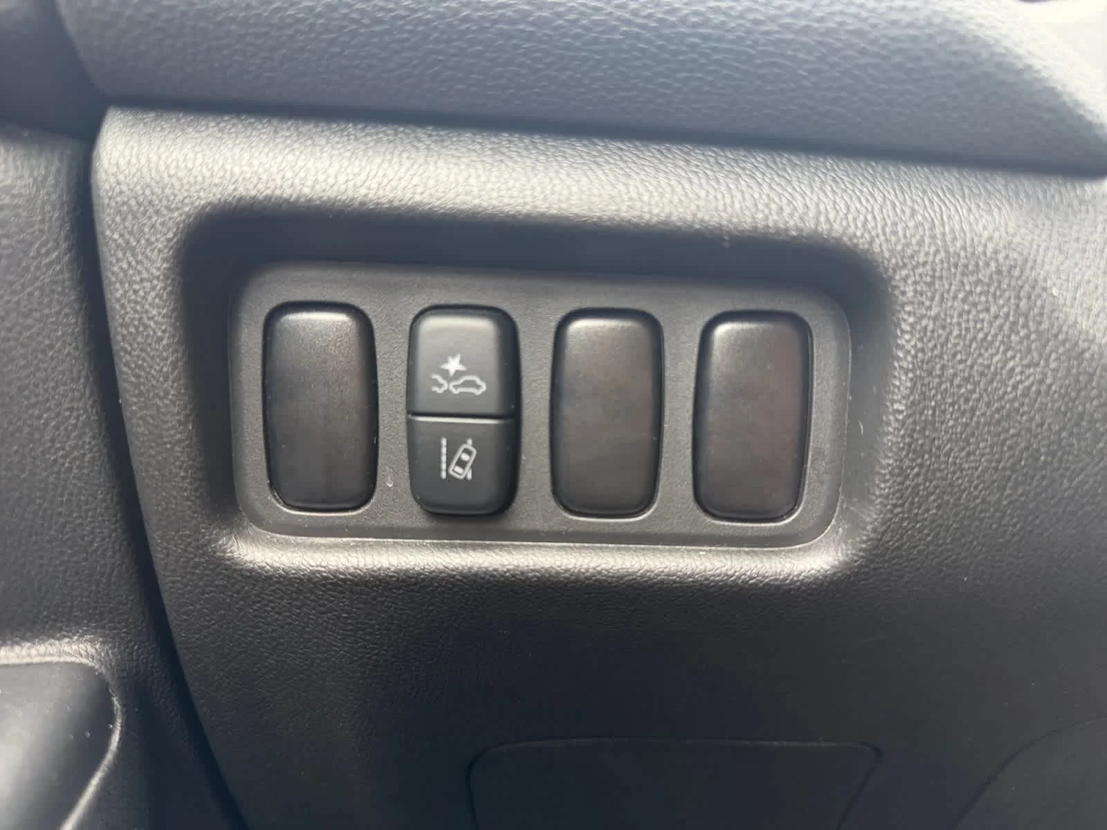 Used 2025 Alloy Silver Metallic Mitsubishi LE image 21