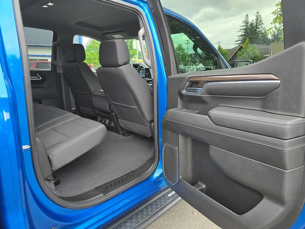 Used 2023 Glacier Blue Metallic Chevrolet RST image 18