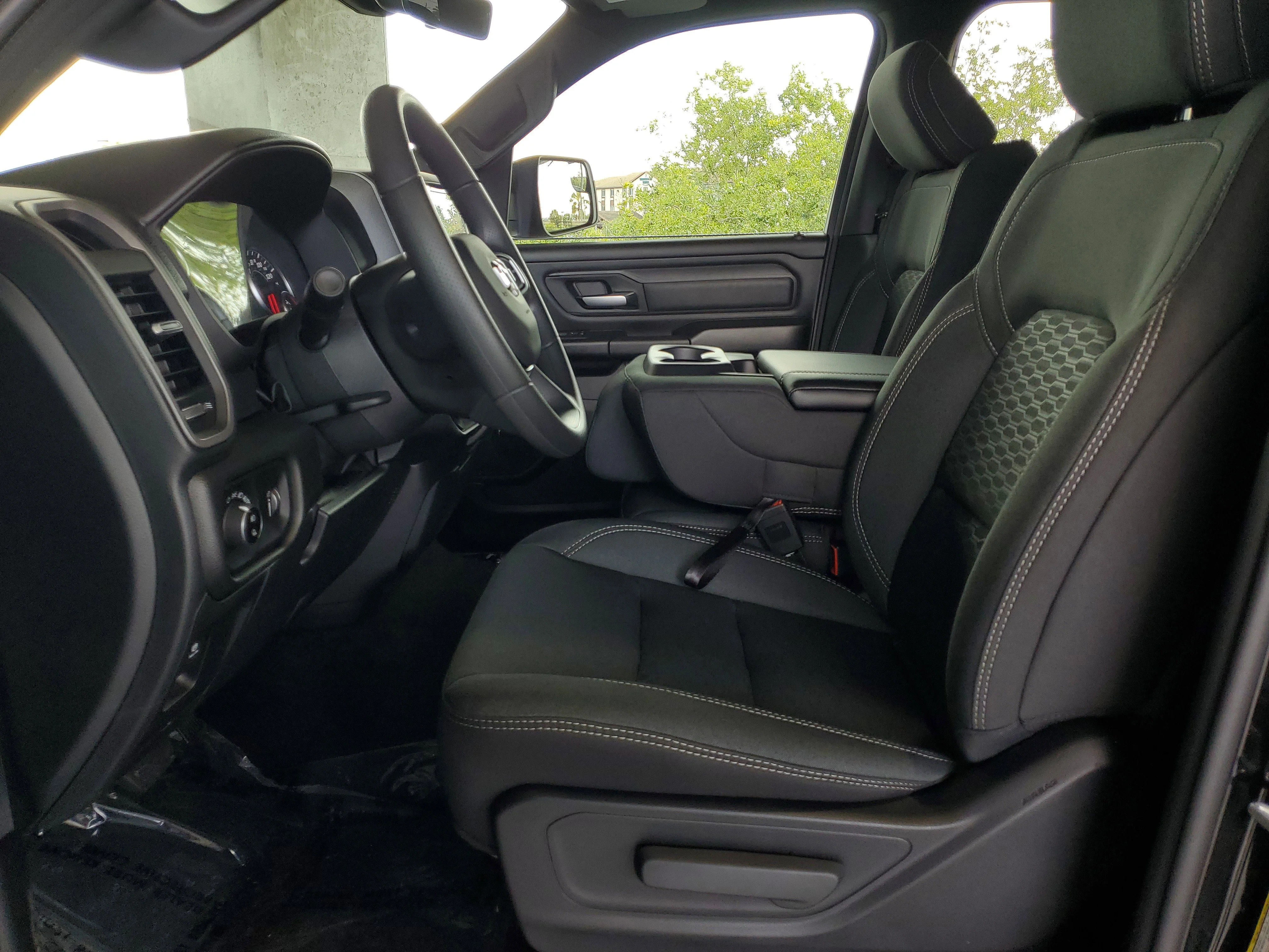 New 2026 Diamond Black Crystal Pearl-Coat Exterior Paint RAM Express image 17